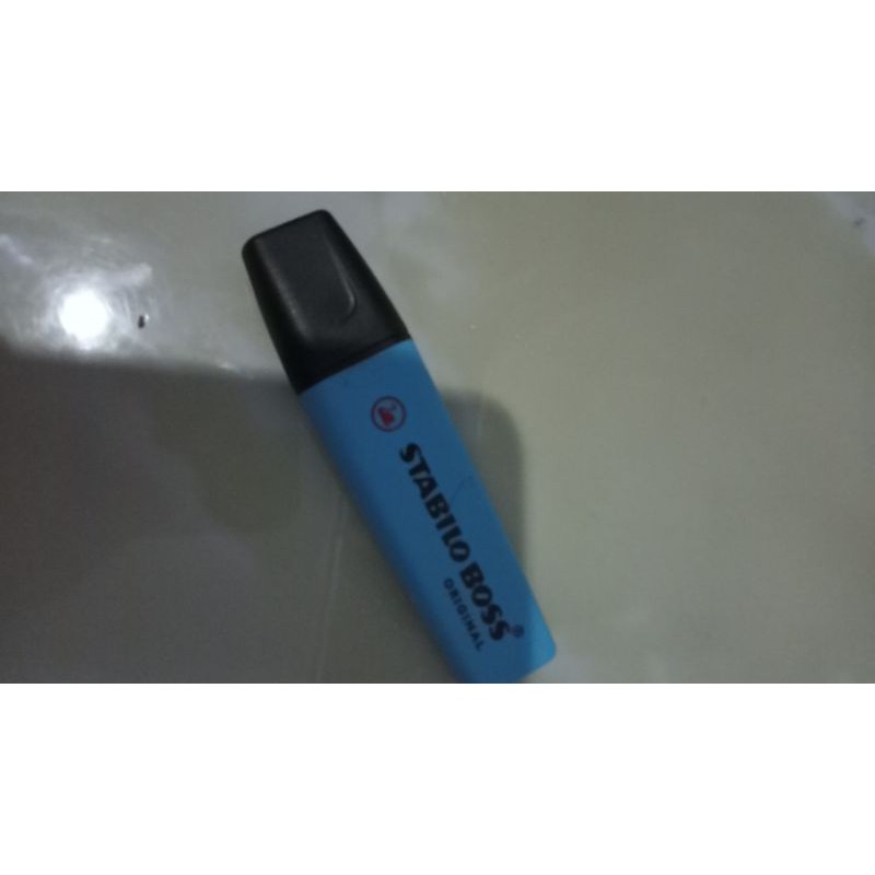 

stabilo bisa warna biru muda