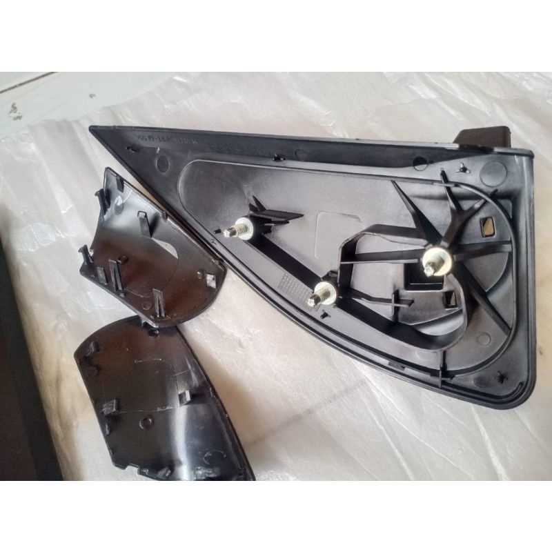 DUDUKAN KAKI SEN SPION DAIHATSU LUXIO TIPE M/N DAN TUTUP COVER SPION