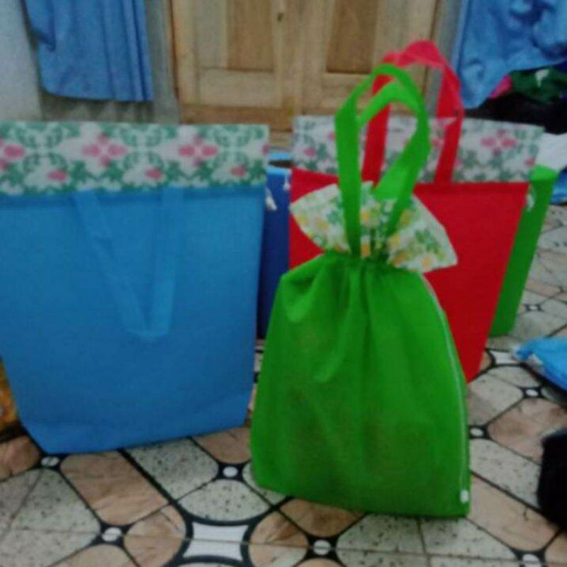 

PROMO TAS KAIN SPUNDBOND SERUT PITA,UK 25×35 ISI 12 PCS