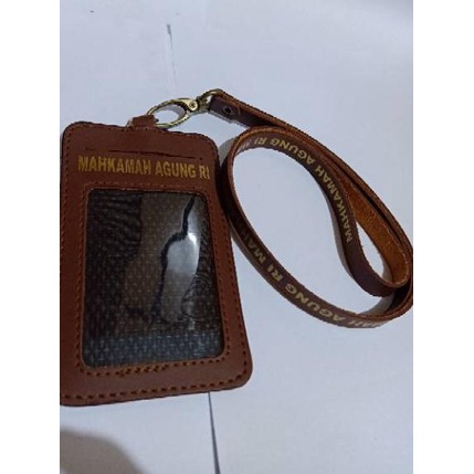 

Name Tag Id Card Tempat Kartu Plus Tali Logo MAHKAMAH AGUNG RI MA RI 4 Slot Card Kulit Coklat