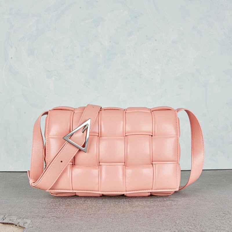 Tas bottega veneta BV padded cassette bag peach