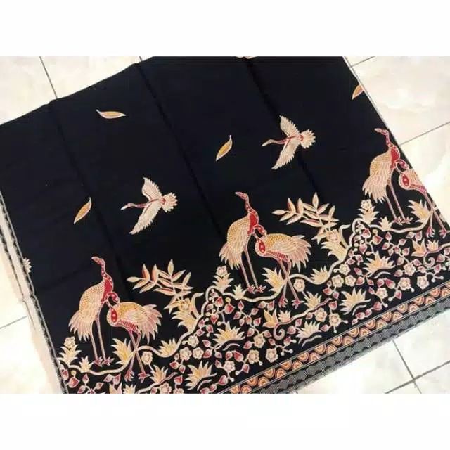 Kain Batik solo Bangau Emas Merah Dasar Hitam