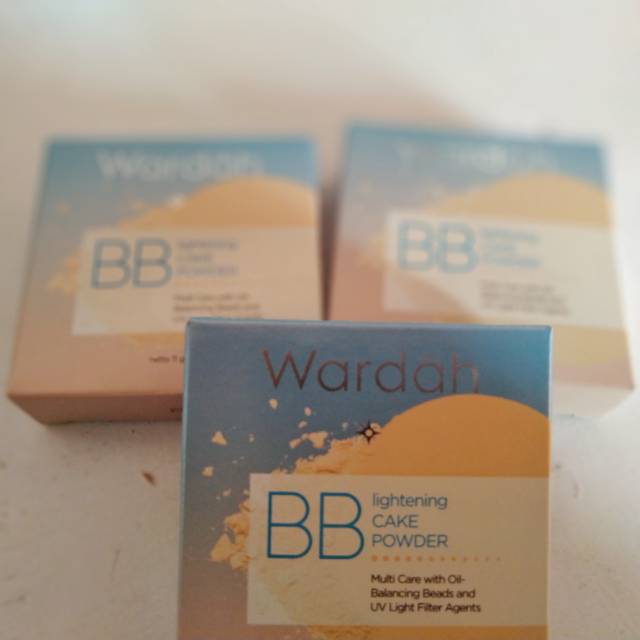 WARDAH LIGHTENING BB CAKE POWDER