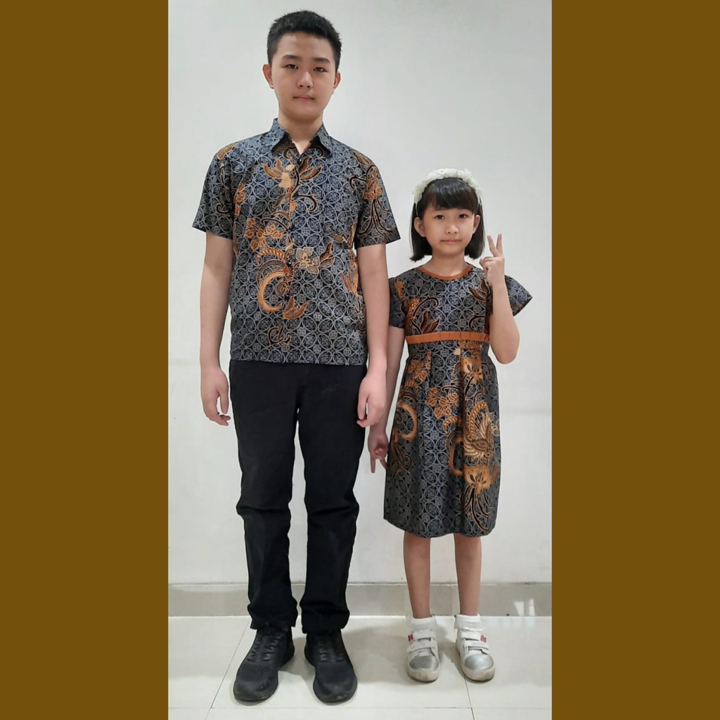 BATIK COUPLE SARIMBIT KELUARGA FAMILY TERBARU MURAH PREMIUM AYAH IBU ANAK PEREMPUAN LAKI LAKI JUMBO DRESS TERUSAN HALUS KONDANGAN TERBARU KEKINIAN ORCHID KAWUNG BIRU