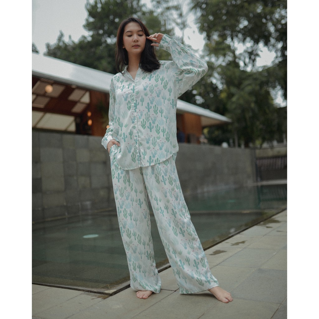 

delapan set kirra