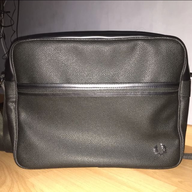 FRED PERRY PIQUE TEXTURE SHOULDER BAG