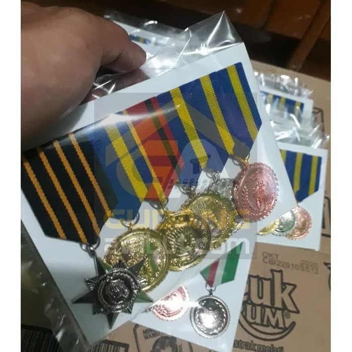 Satya Lencana Tanda Kehormatan POLRI PDU 7 Medali Yaitu 8 16 24 32 Tahun Bhakti Purna dan Nararya