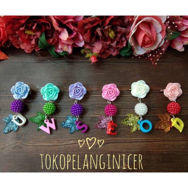 HARGA PROMO Bros Dagu Hijab Juntai Huruf Dawnberry/ Bross Jilbab Inisial Nama by TokoPelangiNicer