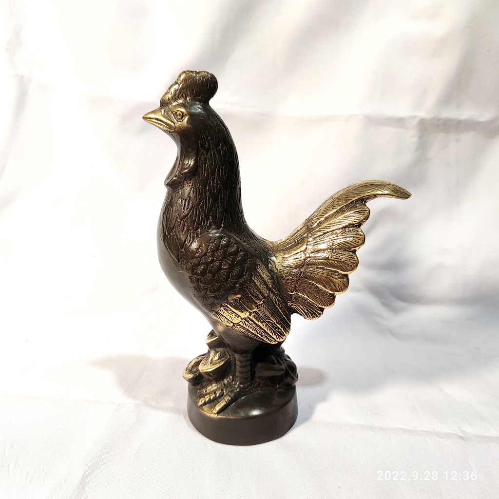 patung ayam emas kuningan