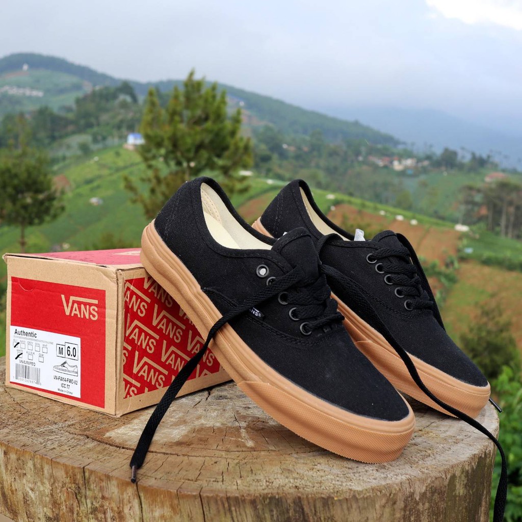 sepatu vans authentic black gum