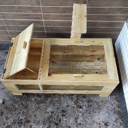 Torto Table kandang kura darat aldabra redfoot cherryhead dengan pipa PVC pembuangan air