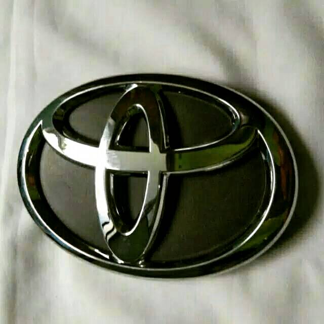 EMBLEM GRILE DEPAN AVANZA GRAND DAN CALYA