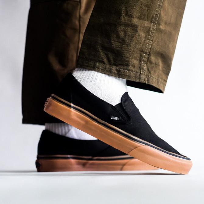 Vans Slip On Classic Black Gum Iramastore22