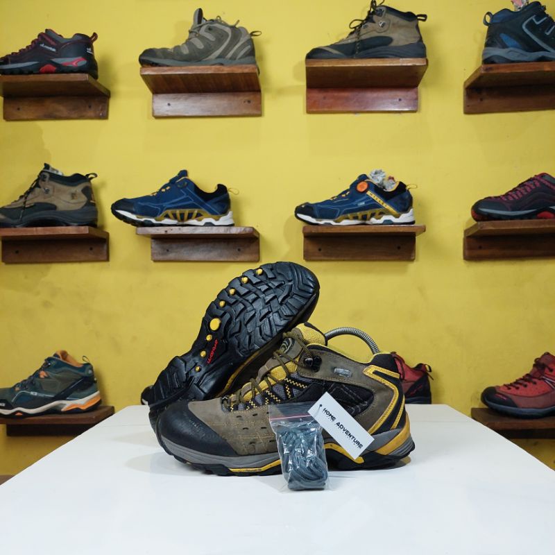 SEPATU OUTDOOR SECOND MILLET SZ 42 + BONUS TALI SEPATU GUNUNG