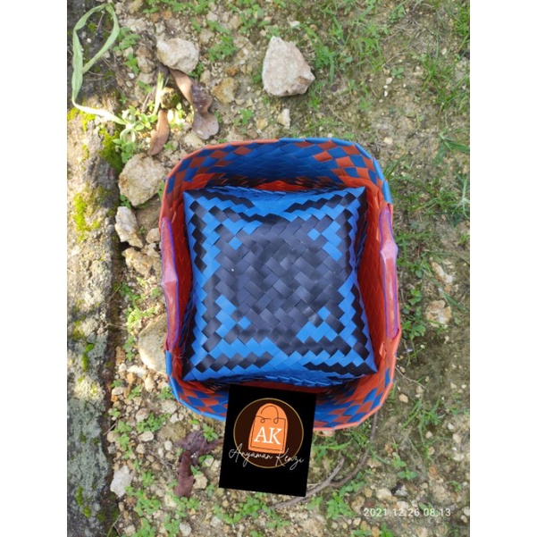 tas anyam berkat ukuran sedang