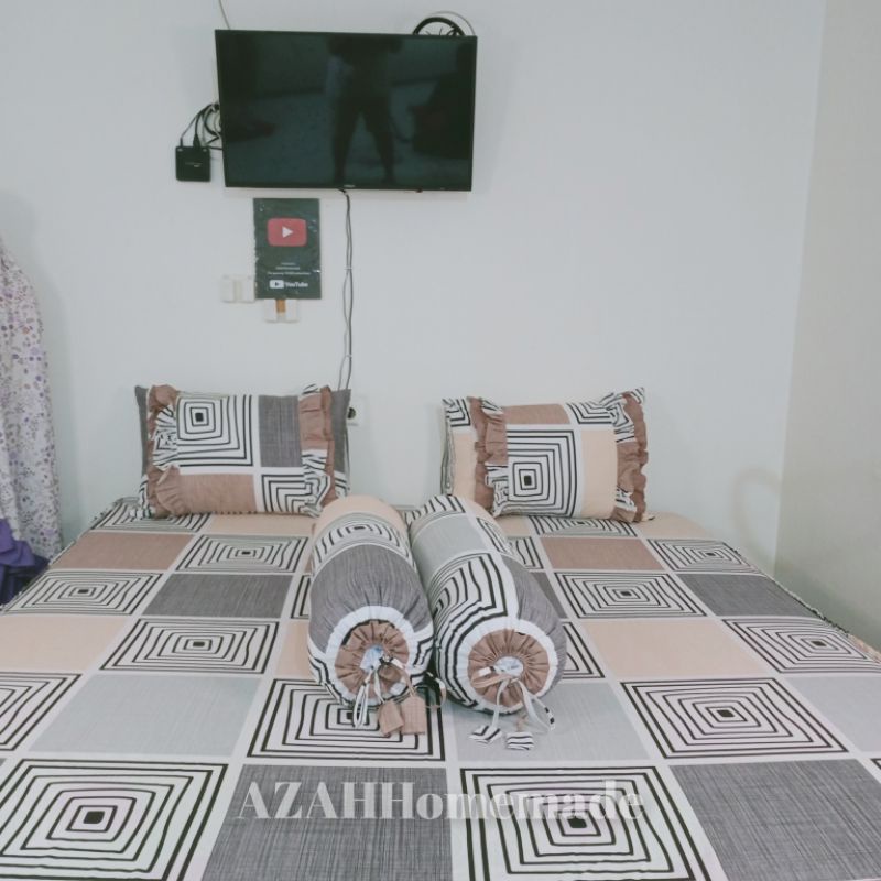 Sprey Dewasa Bantal Rumbai Exellent Katun Lokal Star Motif Mazette