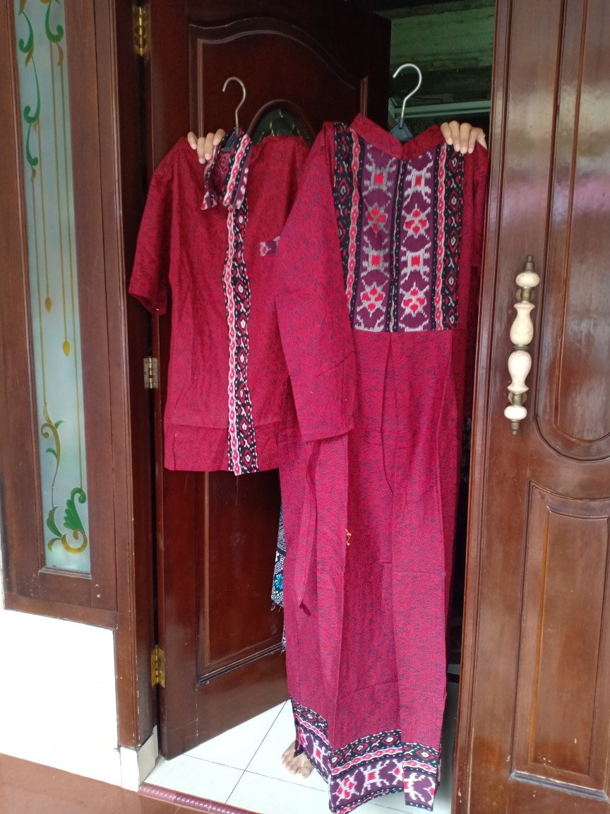 Batikmurahsekali Batik Couple Keluarga Motif  Mega Mendung Abang