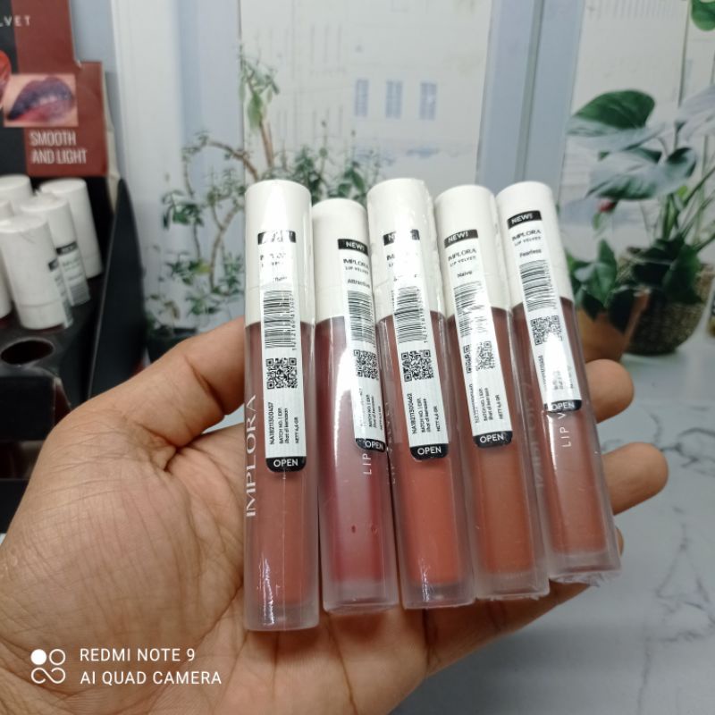 IMPLORA LIP VELVET HALUS DAN RINGAN DI BIBIR 6 WARNA