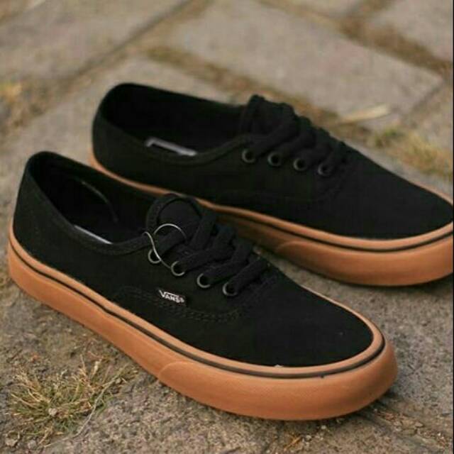 sepatu vans authentic black gum