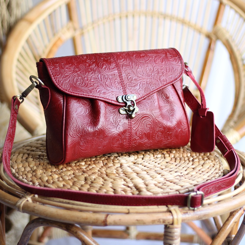 NEW !! TAS SLEMPANG WANITA KULIT ASLI MODEL CILLA BATIK MERAH / FREE GRAVIR NAMA