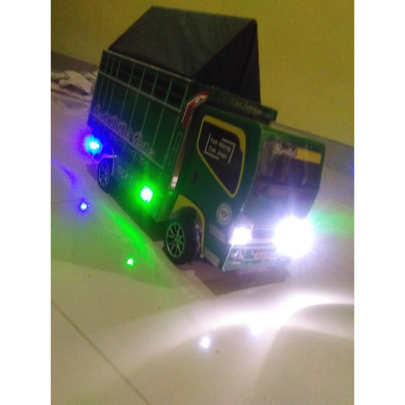 miniatur truk oleng remot