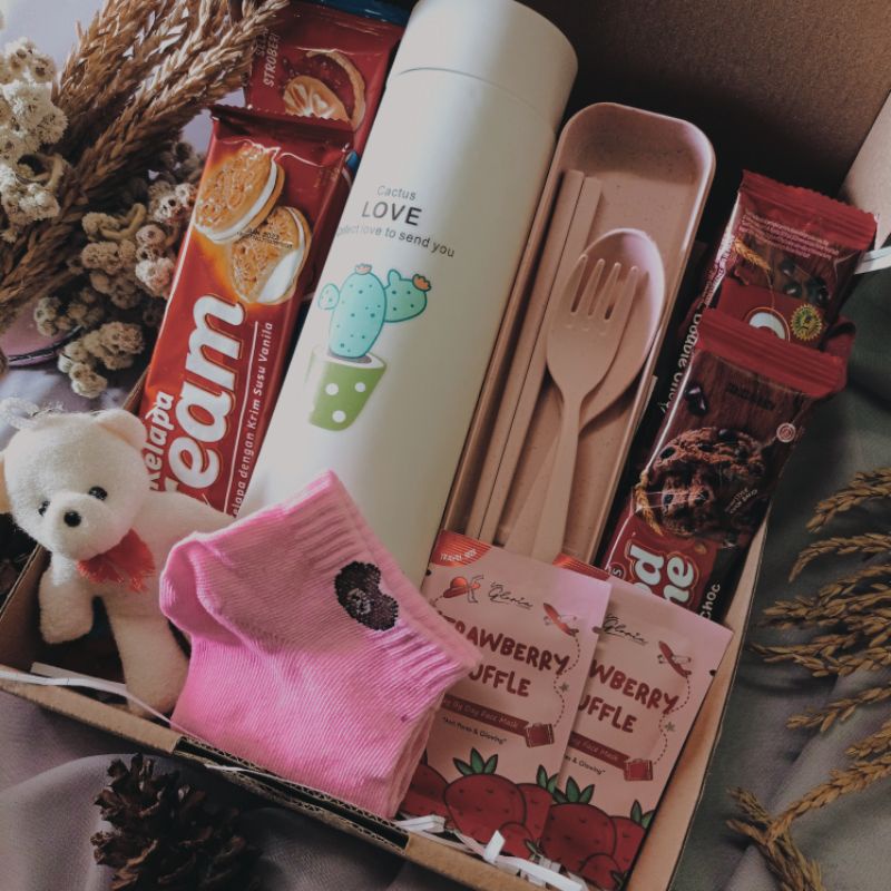 Giftbox snack botol minum kado ulangtahun/wisuda Kado Natal