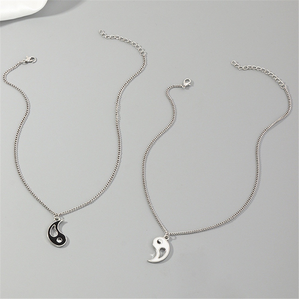 【COD Tangding】2pcs/set Tai Chi Gossip Yin Yang Pendant Necklace Best Friends Patchwork Necklace Fashion Accessories Jewelry