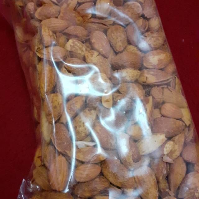 

Kacang almond panggang. Bisa request kemasan 1kg, 1/2kg, 1/4kg