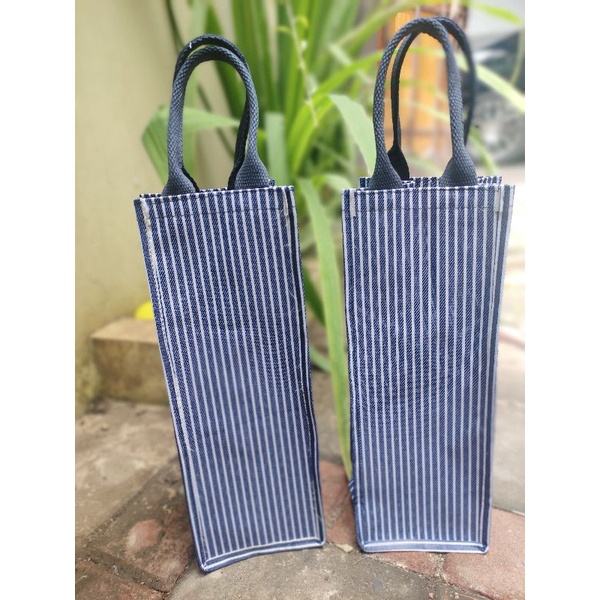 tas botol minum 2 liter bahan waterproof motif salur size 12*12*33 cm