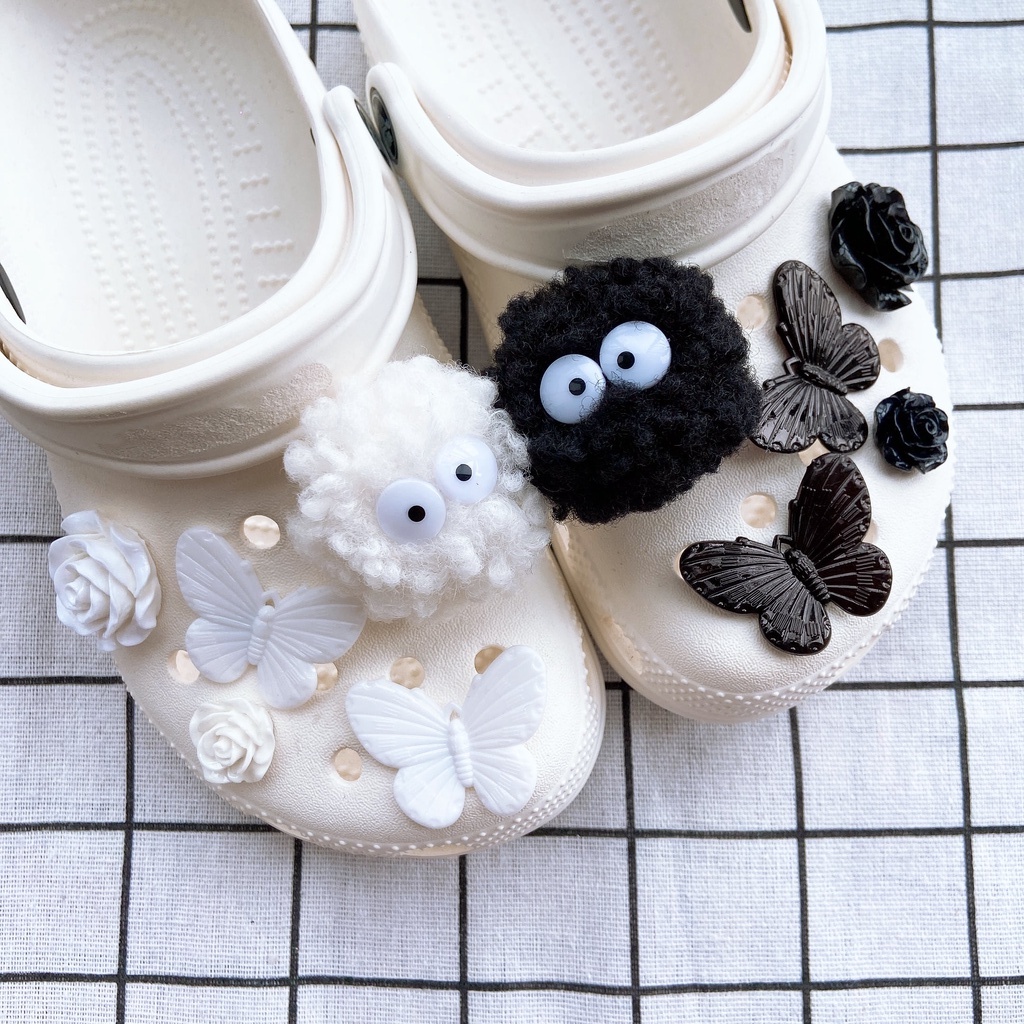 Gesper Sepatu Warna Hitam Dan Putih Untuk Dekorasi
