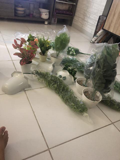 Set Bunga Plastik Palsu Artificial Dengan Pot Kayu Kotak Putih Dinding