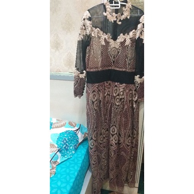 gaun hitam mewah