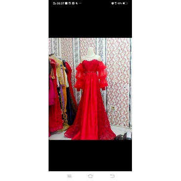 gaun merah mewah