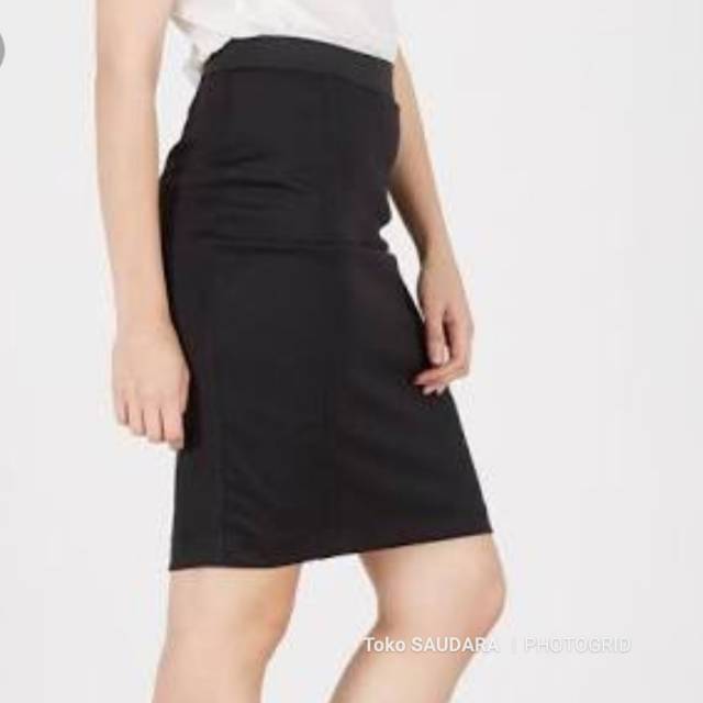 Rok span formal pendek wanita hitam