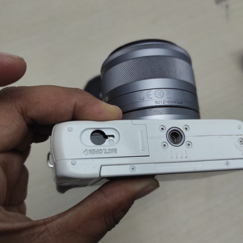 Canon Eos M10 mulus murah layar flip lipat m100 m3  mirorles kamera pemula-1