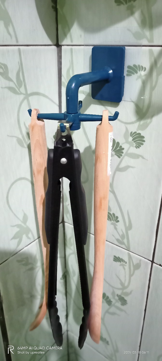 Hanger Gantungan Putar Spatula Serbaguna Hook 4 In 1 Alat Dapur Kamar Mandi Wall Tempelan Aksesoris Kitchen Master Chef Dekorasi Interior