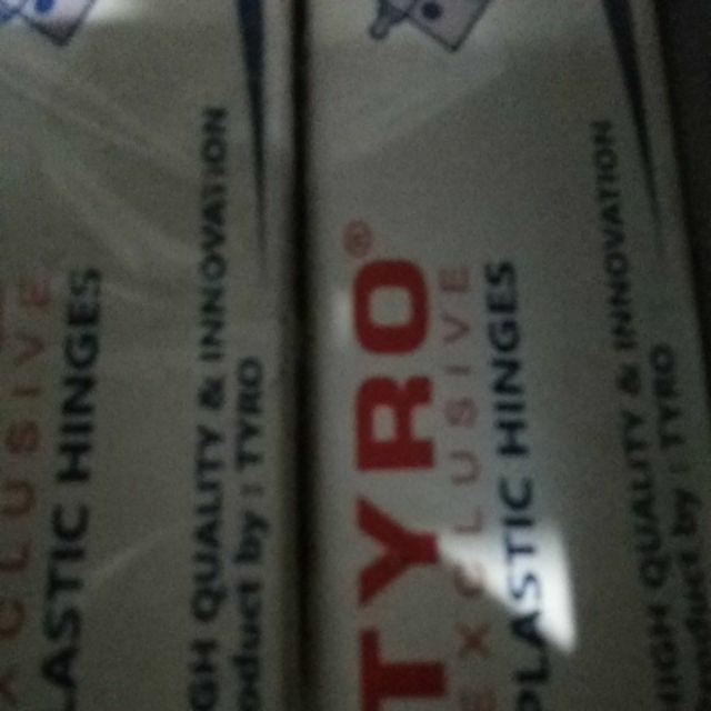 Engsel Pintu Plastik Merek Tyro