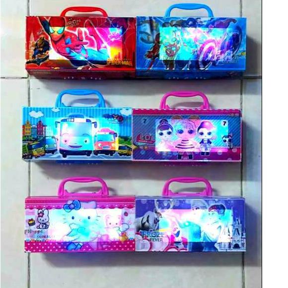 

KOTAK PENSIL KODE 3D LAMPU LED 3 susun 3 MODE NYALA ..