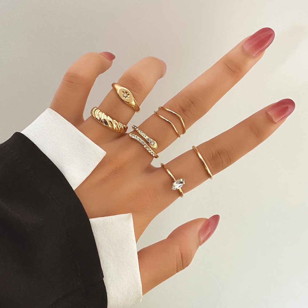 Set Perhiasan Cincin Jari Bentuk Ular Bahan Logam Warna Emas Gaya Vintage Boho Untuk Wanita