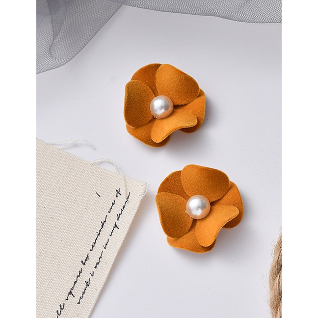 LRC Anting Tusuk Fashion Flocked Flower Pearl Stud Earrings D67340