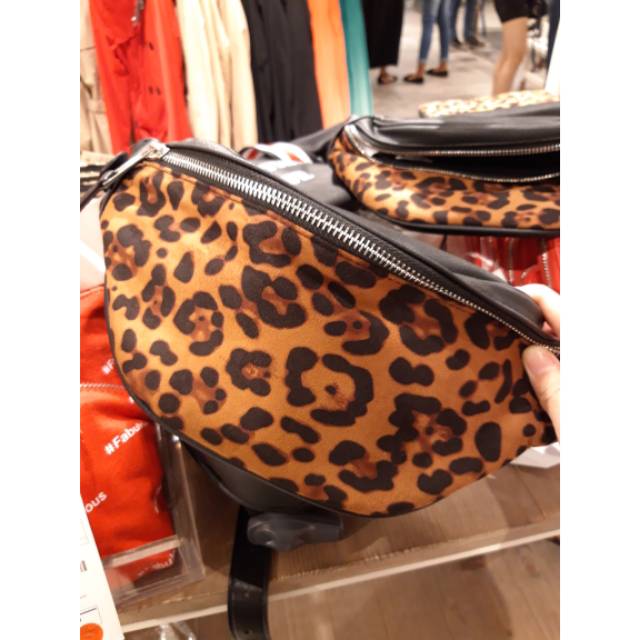 STRADIVARIUS LEOPARD PRINT BELT BAG