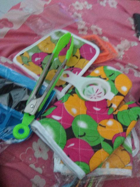 Paket 8 Isi 3 Produk Perlengkapan Masak Apron Karakter Sarung Tangan Oven Dan Capit Makanan