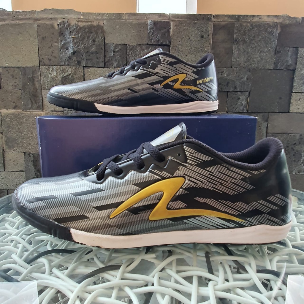 SEPATU BOLA / FUTSAL SPECS INFINITI