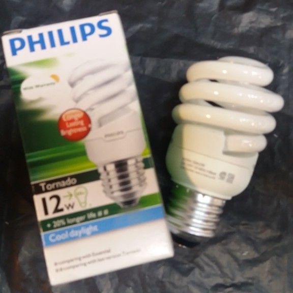 Philips Tornado 12Watt Putih / Kuning (sudah termasuk Bubble Wrap)