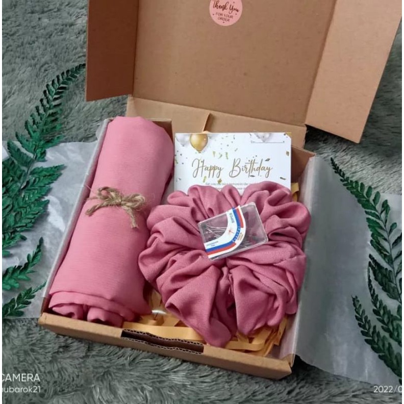 

Hampers Hijab +Scrunchie kado ultah gift box bisa cod