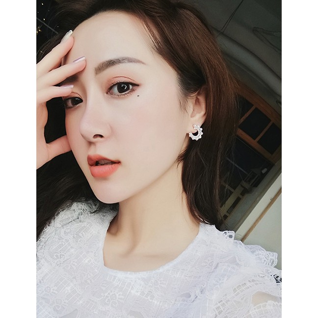 LRC Anting Tusuk Fashion  C-shaped Diamond Earrings D28053