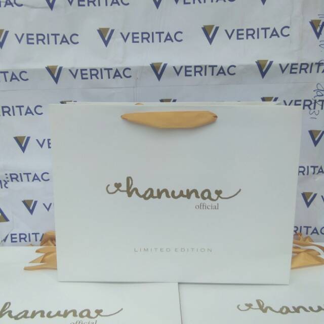 

Paperbag Olshop, toko, butik handle tali pita satin ukuran 40x10x30 (PxLxT)
