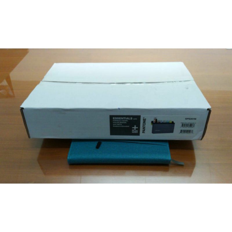 

Pantone Essentials GPG301N