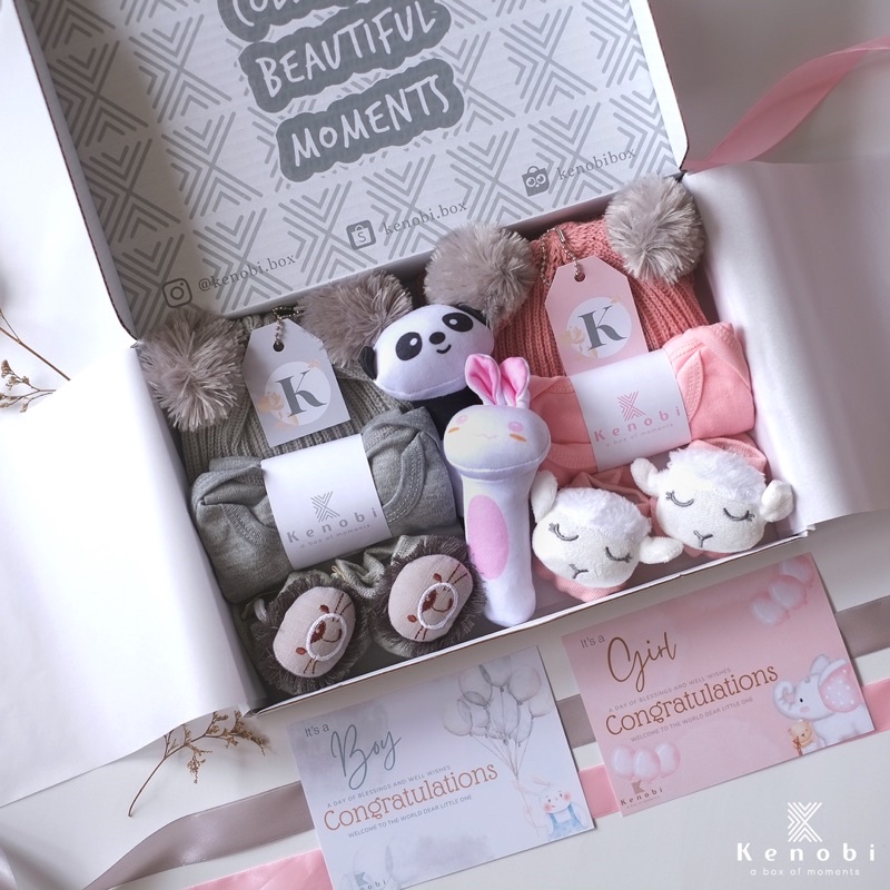 [[ T w i n z y - Box ]] Kado Bayi Kembar | Baby Hampers | Kado Lahiran | Hampers Bayi Newborn | Gift Box Baju / Jumper / Topi / Sepatu / Slabber / Kaos Kaki / Handuk Bayi [[ Kenobi Box ]]