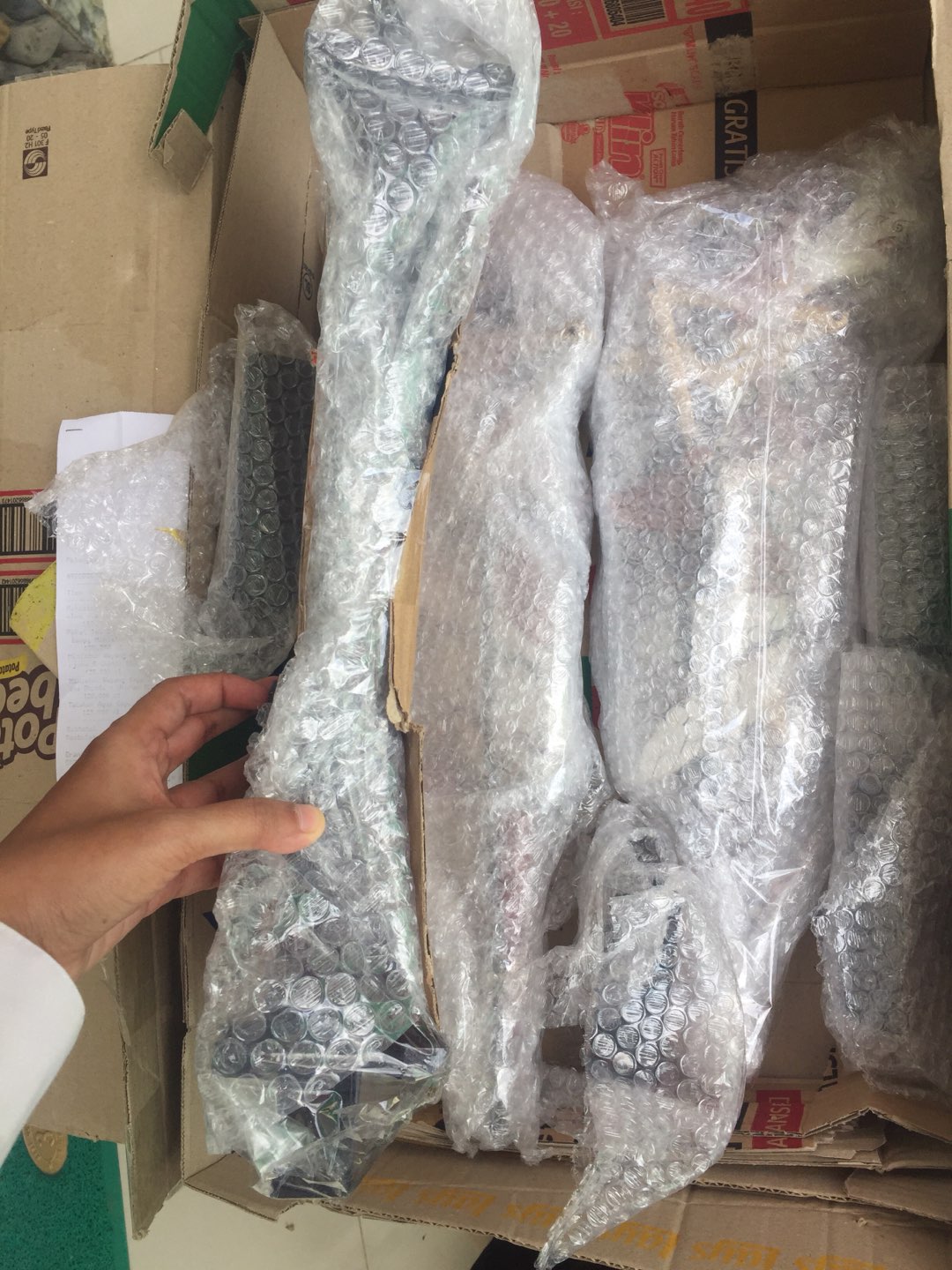 Tempat / Tatakan Air Mineral Gelas Dari Kayu 12 Lubang - Kura Kura